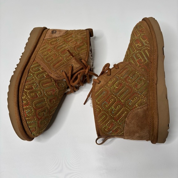ugg neumel graphic stitch kids boots new - Picture 1 of 10